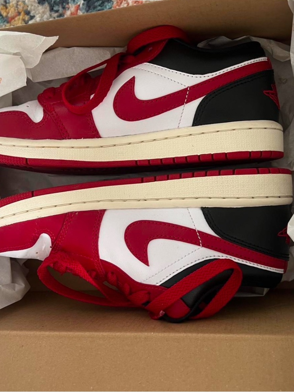Jordan 1 lows- red & black